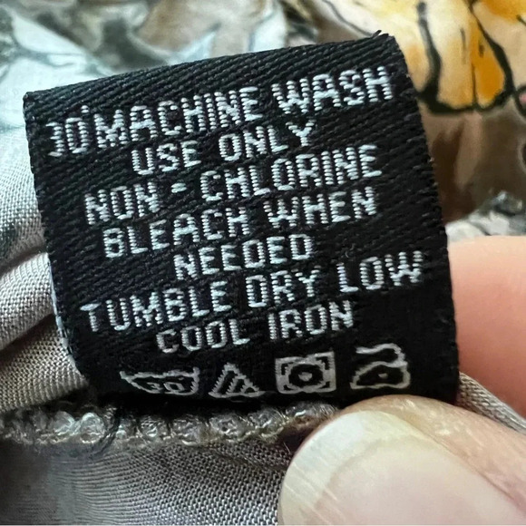 TOLANI COLLECTION V Neck Oversized Floral Tunic Modal Size Medium - Picture 6 of 9